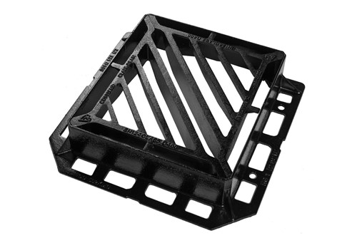 440x400x100mm Double triangular ductile iron gully grate and frame with a d400 loading is used in estate roads, delivery areas, light industrial, car parks.