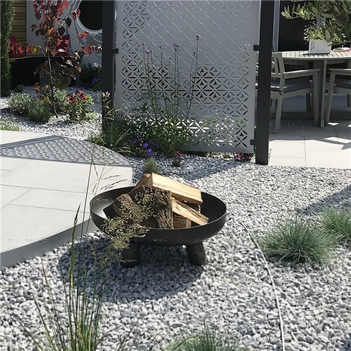 Ice Blue is an angular gravel that has a mixture of pale blue and light grey colour tones. These chippings are 10-20mm in size and are supplied washed. ice Blue is ideal for driveways, rockeries, and border